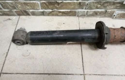 Амортизатор задний правый для BMW 5er 2011 года на фотографиях