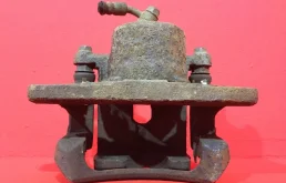 Суппорт передний левый для Toyota RAV4 на фотографиях