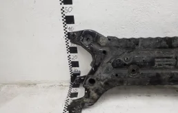 Подрамник двигателя для Mitsubishi Outlander 2016 года на фотографиях