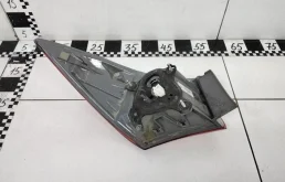 Фонарь правый для Toyota Corolla 2012 года на фотографиях