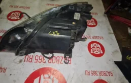 Фара ксенон левая для Audi Q7 2006 года на фотографиях