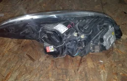 Фара ксенон левая для Volvo C30 на фотографиях