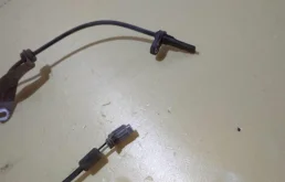 Датчик ABS задний правый для Subaru Forester на фотографиях