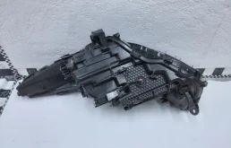 Фара правая для Toyota Highlander 2025 года на фотографиях