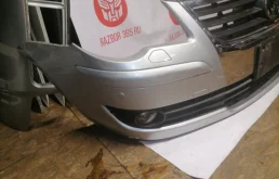 Бампер для Volkswagen Touran 2006 года на фотографиях