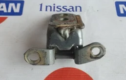 Петля двери передняя правая верхняя для Nissan Maxima A33 1999-2006