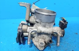 Дроссельная заслонка для Toyota RAV4 2002 года на фотографиях