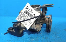 Дроссельная заслонка для Toyota RAV4 2002 года на фотографиях