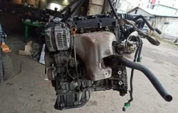 Двигатель без навесного для Nissan X-Trail 2002 года на фотографиях