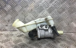 Цилиндр тормозной главный Ford Fiesta 5 поколение (2001-2007) бензин 1.3 i Механика Х/б