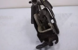 Замок капота для BMW X6 2022 года на фотографиях