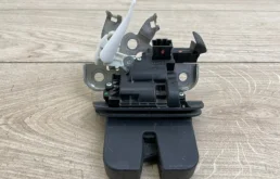 Замок багажника для Audi Q7 на фотографиях