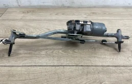 Трапеция стеклоочистителей для Audi Q3 на фотографиях