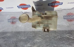 Бачок стеклоомывателя задний для Nissan Almera Classic на фотографиях