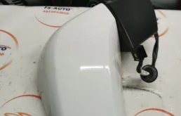 Стекла и зеркала для Opel Mokka 2012 года на фотографиях