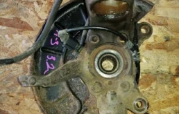 Кулак Audi A3 2004-2008 8P