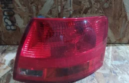 Фонарь Audi A4 2005 8ED