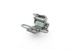 Петля двери передней левой нижняя для Audi Q7 2010 года на фотографиях