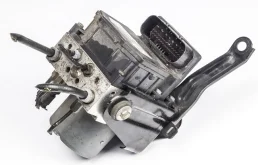 Блок ABS для Toyota Avensis на фотографиях