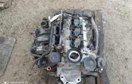 Двигатель без навесного для Volkswagen Polo 2003 года на фотографиях