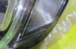 Фары для Volkswagen Touareg 2010 года на фотографиях