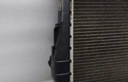 Радиатор охлаждения ДВС для BMW 3er 2007 года на фотографиях