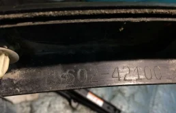 Молдинг крыла передний левый для Toyota RAV4 2018 года на фотографиях