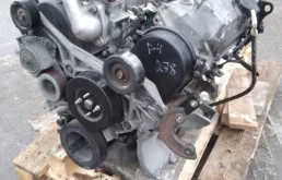 Двигатель без навесного для Mitsubishi Pajero 2010 года на фотографиях