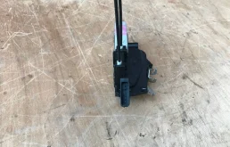 Замок передней левой двери для Nissan Note на фотографиях