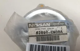 Решетка радиатора для Nissan Tiida на фотографиях