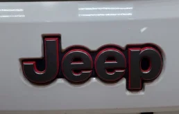 Двери для Jeep Grand Cherokee 2011 года на фотографиях