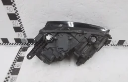 Фара ксенон левая для Skoda Rapid 2023 года на фотографиях