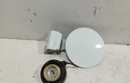 Крышка горловины топливного бака для Hyundai Solaris 2015 года на фотографиях