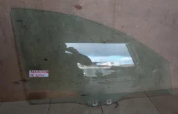 Стекло двери передней правой Mazda 3 BK