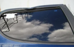 Стекло двери задней правой Peugeot 207 2008