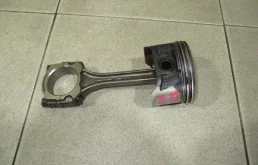 Поршень с шатуном Nissan Almera N16
