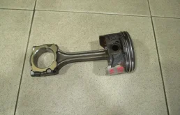 Поршень с шатуном Nissan Almera N16