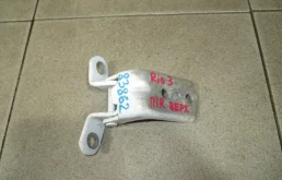 Петля двери передней правой верхняя Kia RIO 3 UB, QB