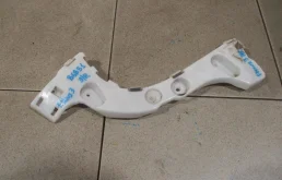 Кронштейн заднего бампера правый Ford Focus 3