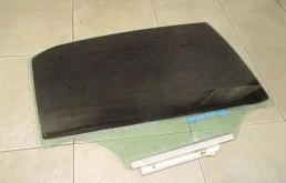 Стекло двери задней правой Toyota Corolla E150