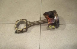 Поршень с шатуном Mitsubishi Galant 9 DJ, DM