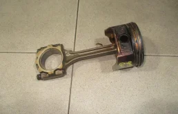 Поршень с шатуном Mitsubishi Galant 9 DJ, DM