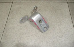 Петля двери задней правой нижняя Toyota Corolla E120