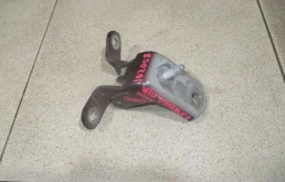 Петля двери передней правой нижняя Ford Fiesta 2008 6