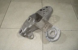 Кронштейн опоры двигателя Volkswagen Passat 1999 B5