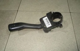 Переключатель поворотов подрулевой Volkswagen Passat 1999 B5