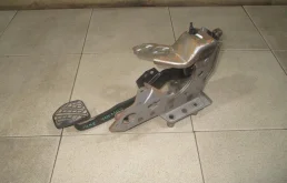Педаль тормоза Nissan Juke F15