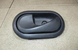 Ручка двери внутренняя левая Renault Logan 1 L90