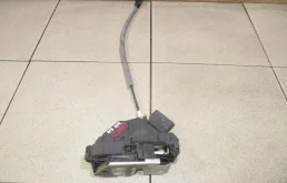 Замок двери задней правой Ford Focus 3