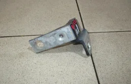 Петля двери задней левой нижняя Ford Focus 3